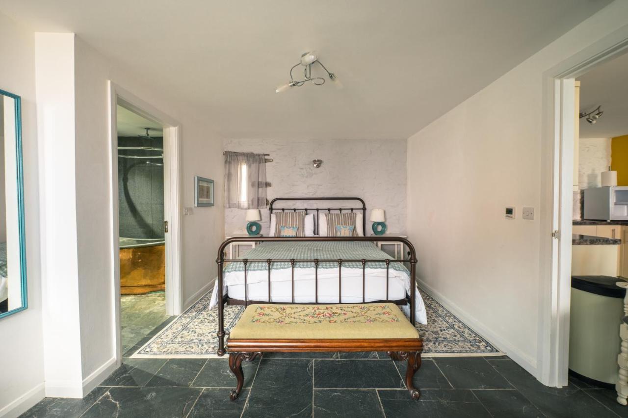 St Davids Hideaway With Roll-Top Bath & Log Burner Exterior photo