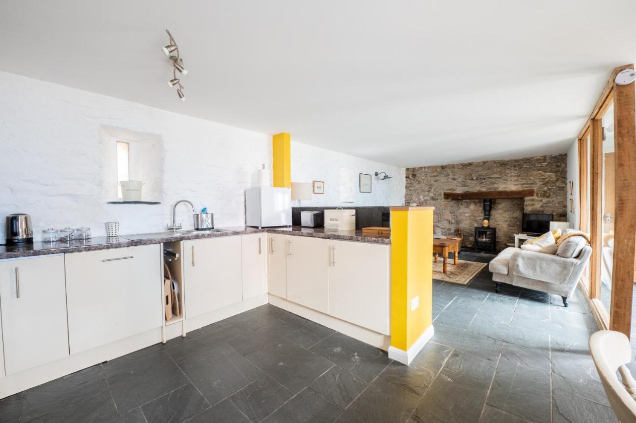 St Davids Hideaway With Roll-Top Bath & Log Burner Exterior photo